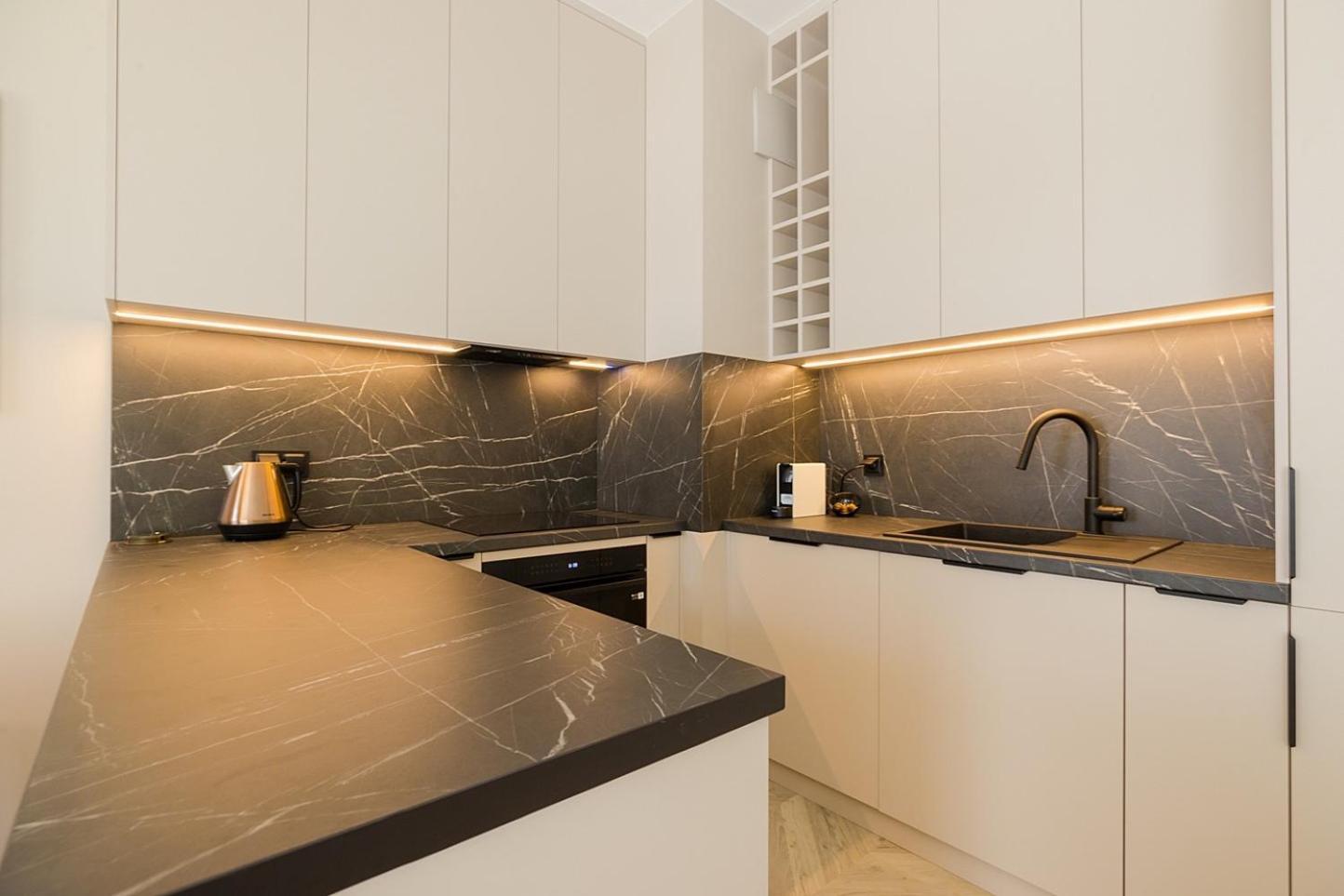 Holzera Prestige * Warsaw